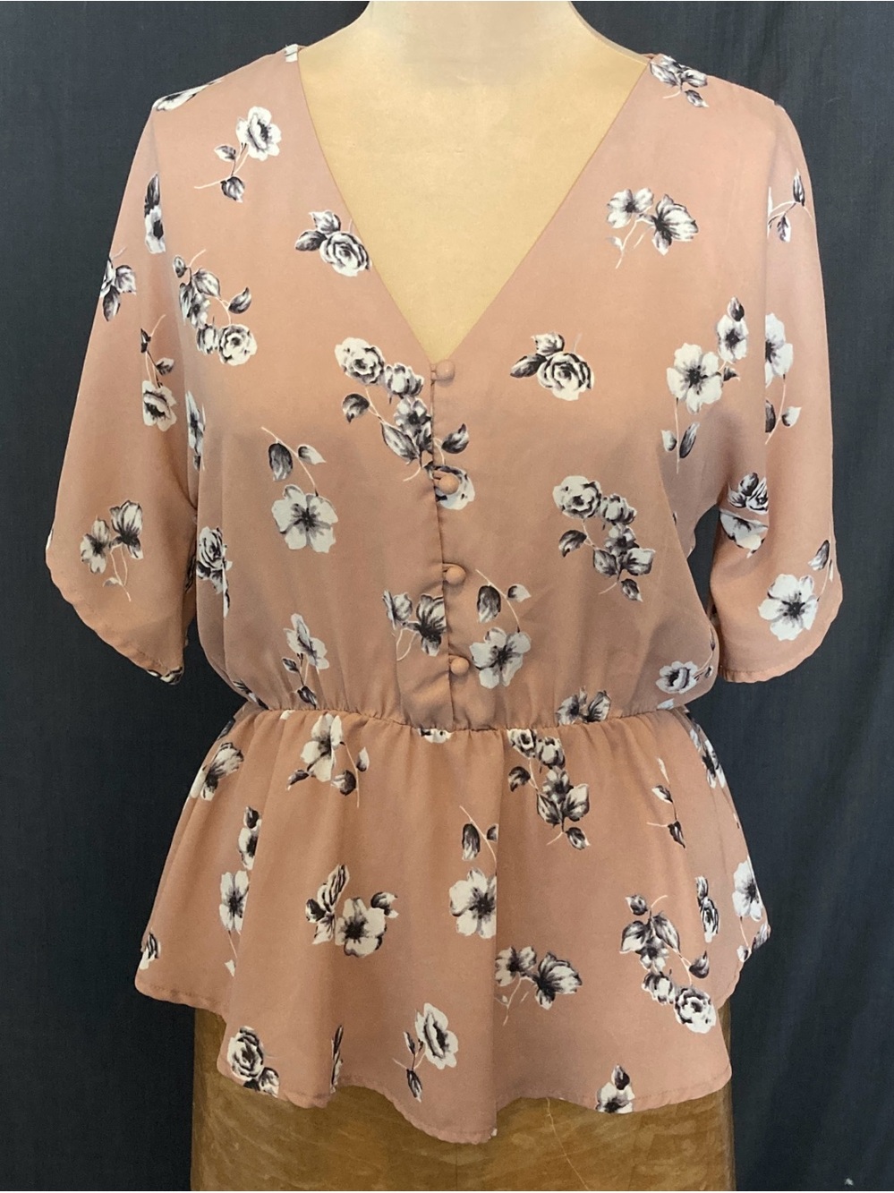 Vintage 90s Sienna Sky Floral Peplum V‑Neck Blouse in Dusty Pink